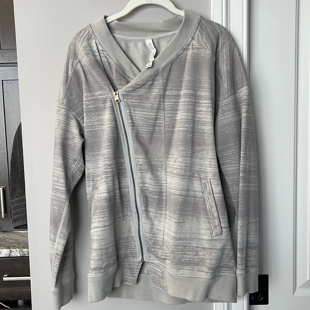 LULULEMON Asymmetric Mula wrap size 8